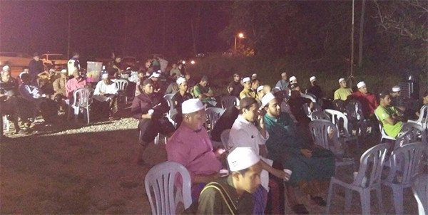 Ustaz Syed Shaheunuddin sedang mempengerusikan majlis