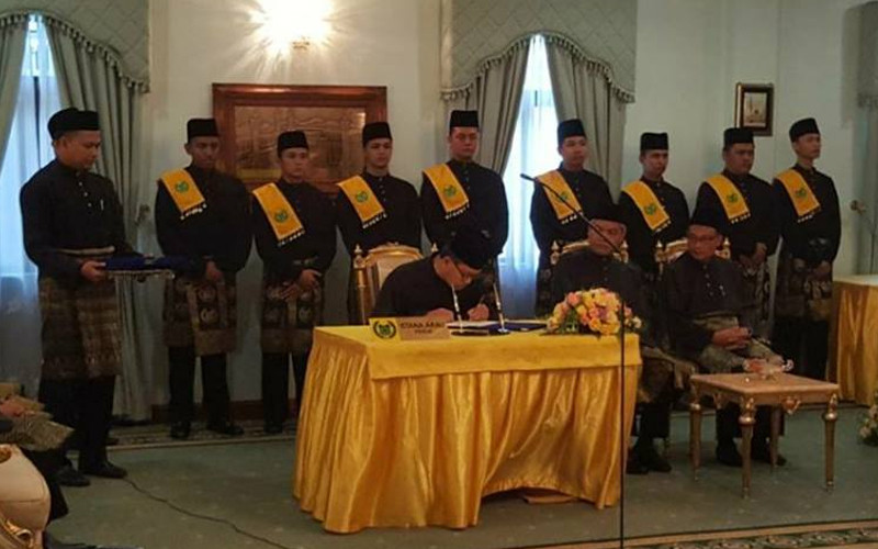 Krisis Mb Perlis Berlarutan Azlan Kini Mb Bebas Berita Parti Islam Se Malaysia Pas