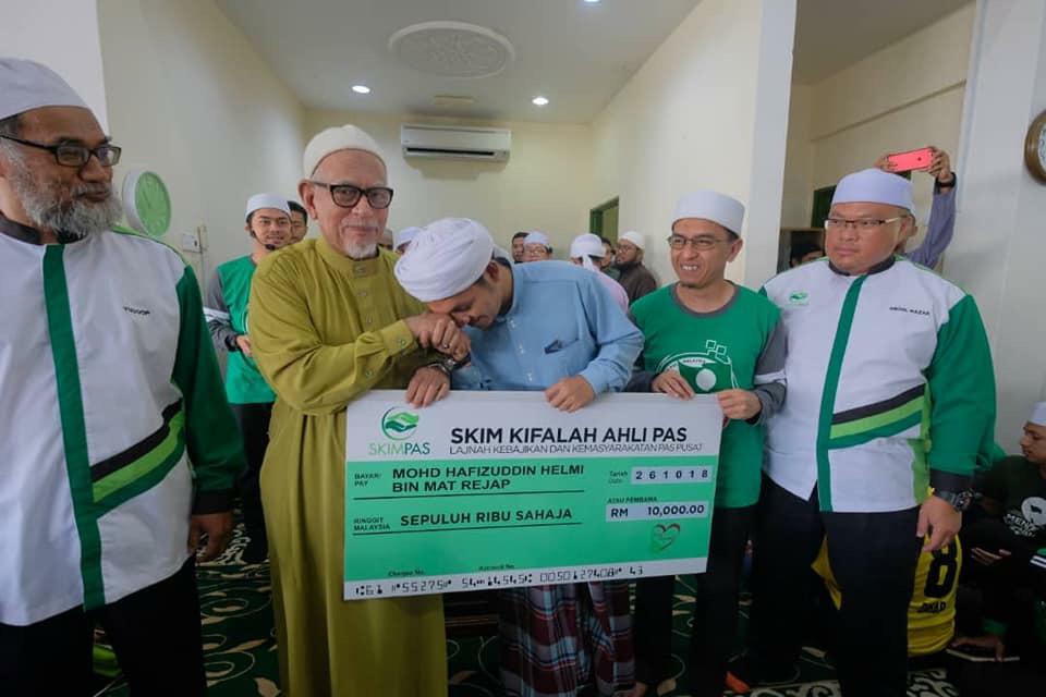 Skimpas Serah Cek Kepada Waris Almarhum Tuan Guru Mat Rejab Di Ijtima Berita Parti Islam Se 4680