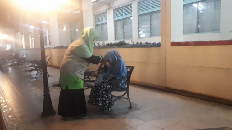 PAS Sandakan santuni warga hospital dengan juadah bersahur ...