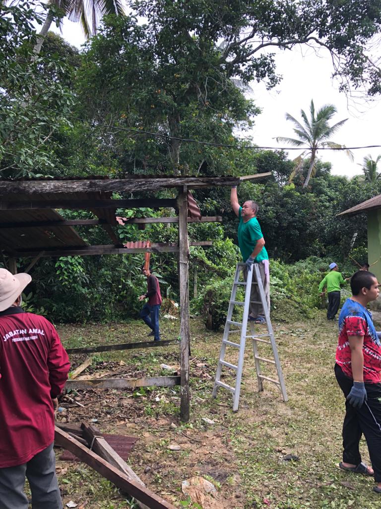 JPrD PAS Durian Tunggal gotong-royong baiki rumah OKU-anak ...