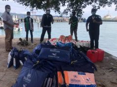 Ibu gendong anak berumur 45 hari selamatkan diri