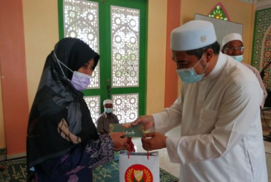 Sukarelawan masyarakat setempat dihargai kerajaan