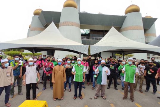PAS Putatan santuni ‘rider’ foodpanda dan GrabFood serta petugas masjid