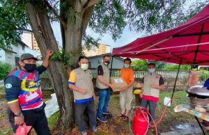 Syabab Care Malaysia serah sumbangan kepada penjaja tepi jalan – Naib KP PAS Selangor