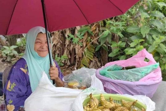 Tok Wook dapat tapak niaga kuih baharu