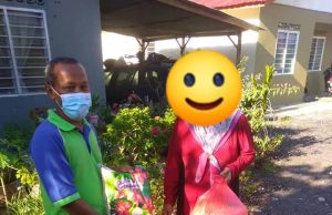 Penyampaian sumbangan pek makanan asas – PAS Kawasan Tanjong Karang