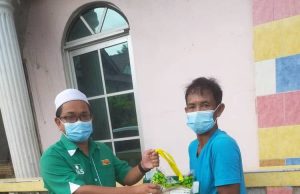 Program agihan barangan asasi – PAS Kawasan Sungai Buloh