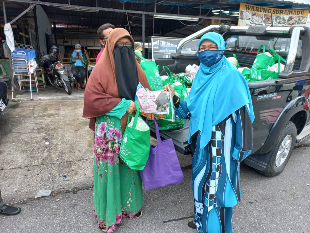 Penduduk Kampung Padang Balang Terima Bantuan YB Kak Nuri - Berita ...