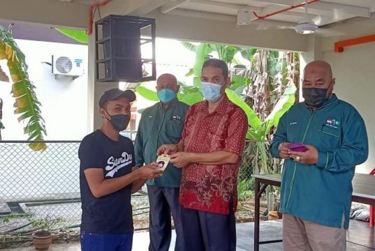 51 pelajar ke IPT terima sumbangan kerajaan negeri