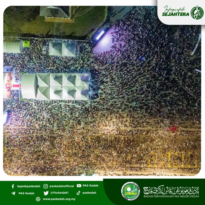 50,000 banjiri dataran Masjid Zahir