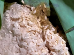 Beras bubuk jualan rahmah untuk orang kampung