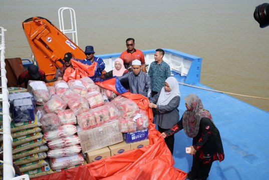 Lebih Empat Tan Bekalan Dihantar Ke Pulau Redang Hadapi Banjir