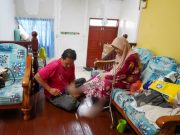 Tidak kerja, tidak kahwin, anak setia di sisi ibu sakit