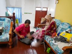 Tidak kerja, tidak kahwin, anak setia di sisi ibu sakit