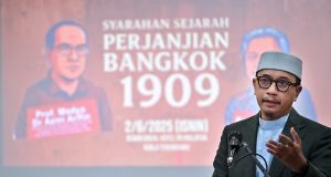 Terengganu Sokong AirAsia Benarkan Wanita Muslim Berhijab