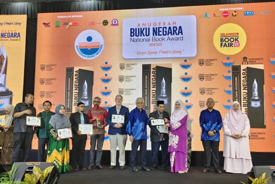 Birds of Terengganu (Mandarin) Raih Anugerah Buku Negara