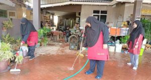 Briged Muslimat Marang Cuci Rumah Mangsa Banjir