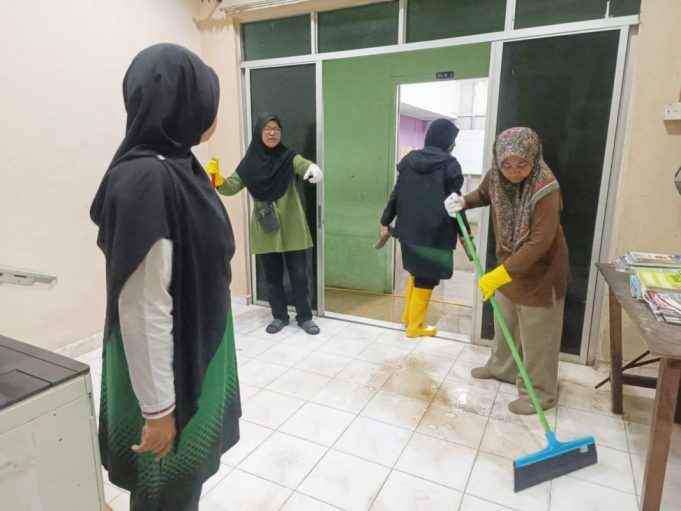 30 Sukarelawan Turun Padang Ringankan Beban Mangsa Banjir