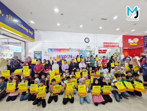 150 PELAJAR TERIMA VOUCHER RM100 PROGRAM 'KEMBALI KE SEKOLAH' DUN PENGKALAN KUNDOR