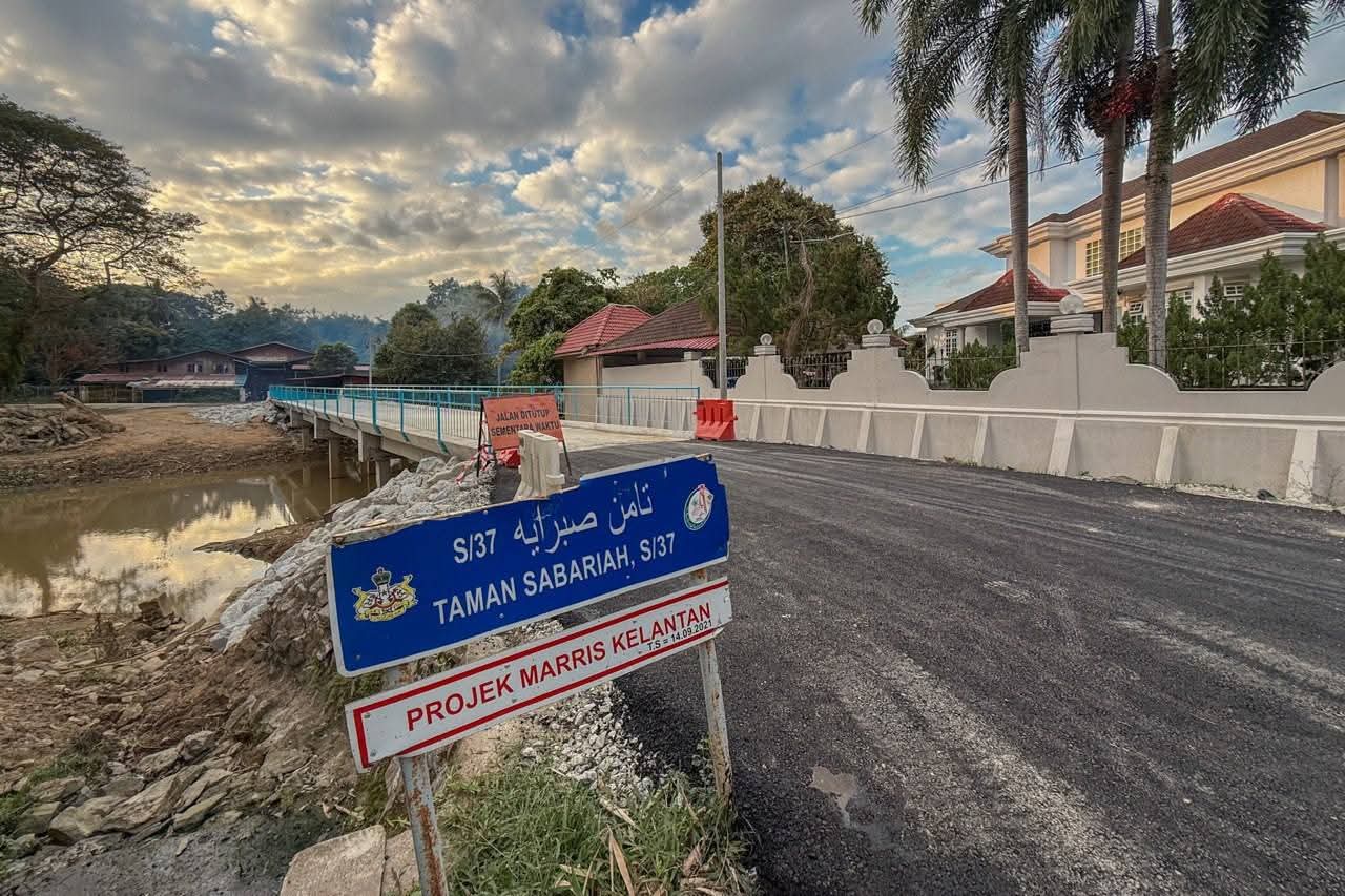 Projek pembinaan jambatan Taman Sabariah siap