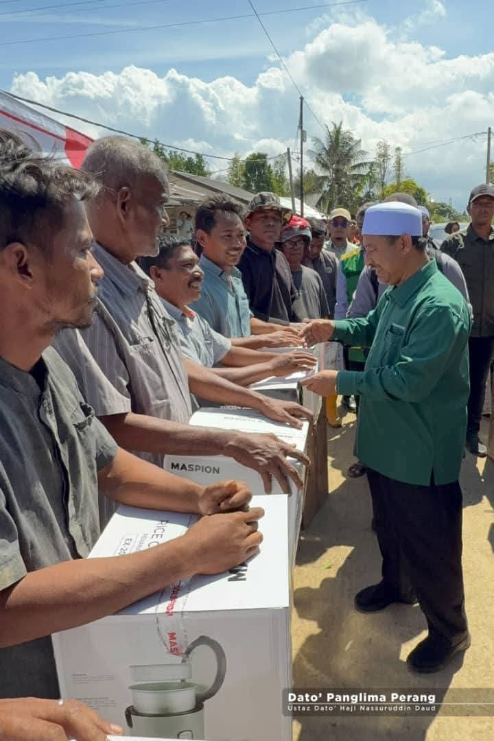 MB Kelantan ketuai delegasi agih sumbangan kepada mangsa banjir Aceh