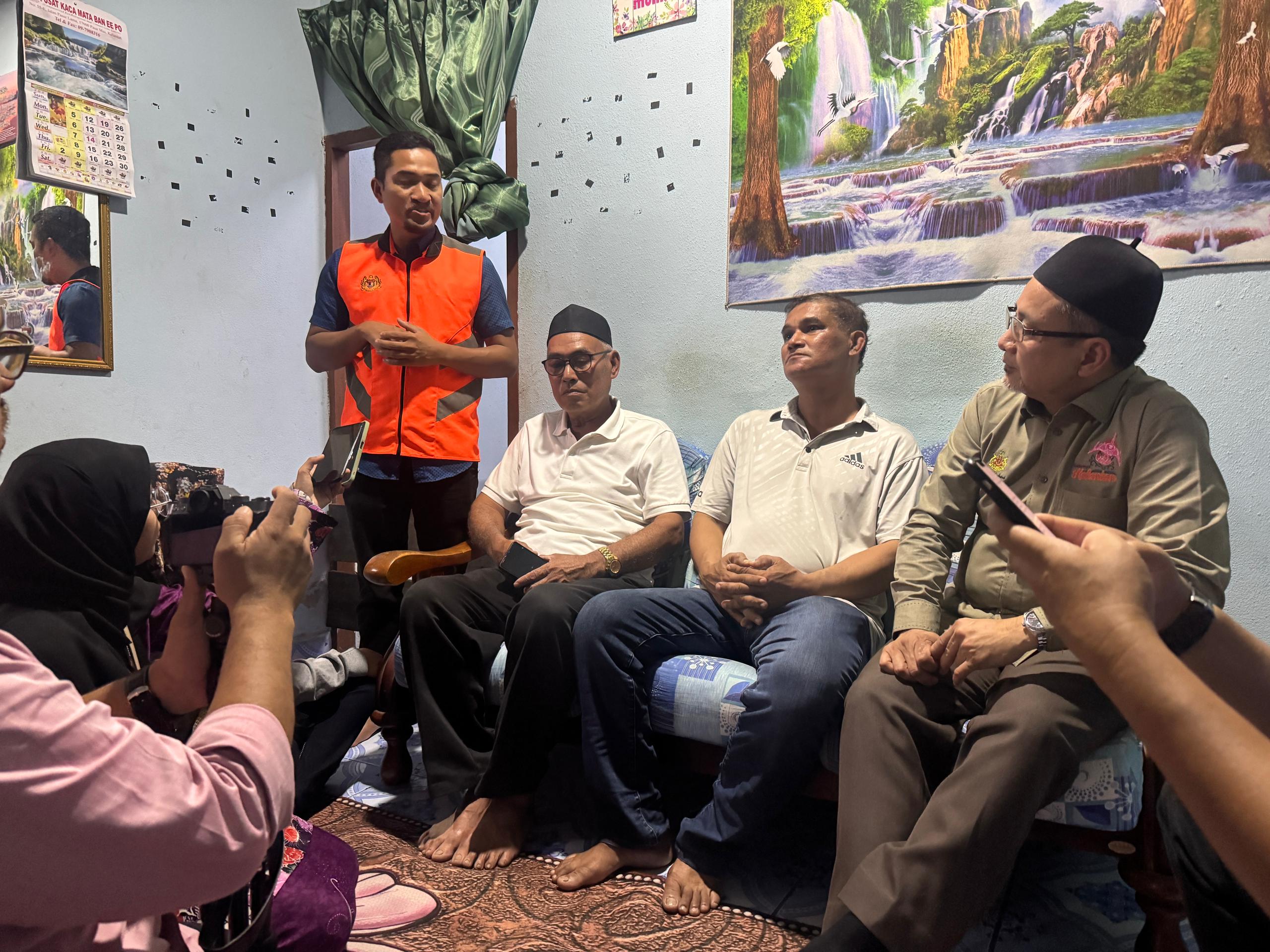 YB Zamakhshari, JKM, penghulu turun ke kediaman Pak Mail