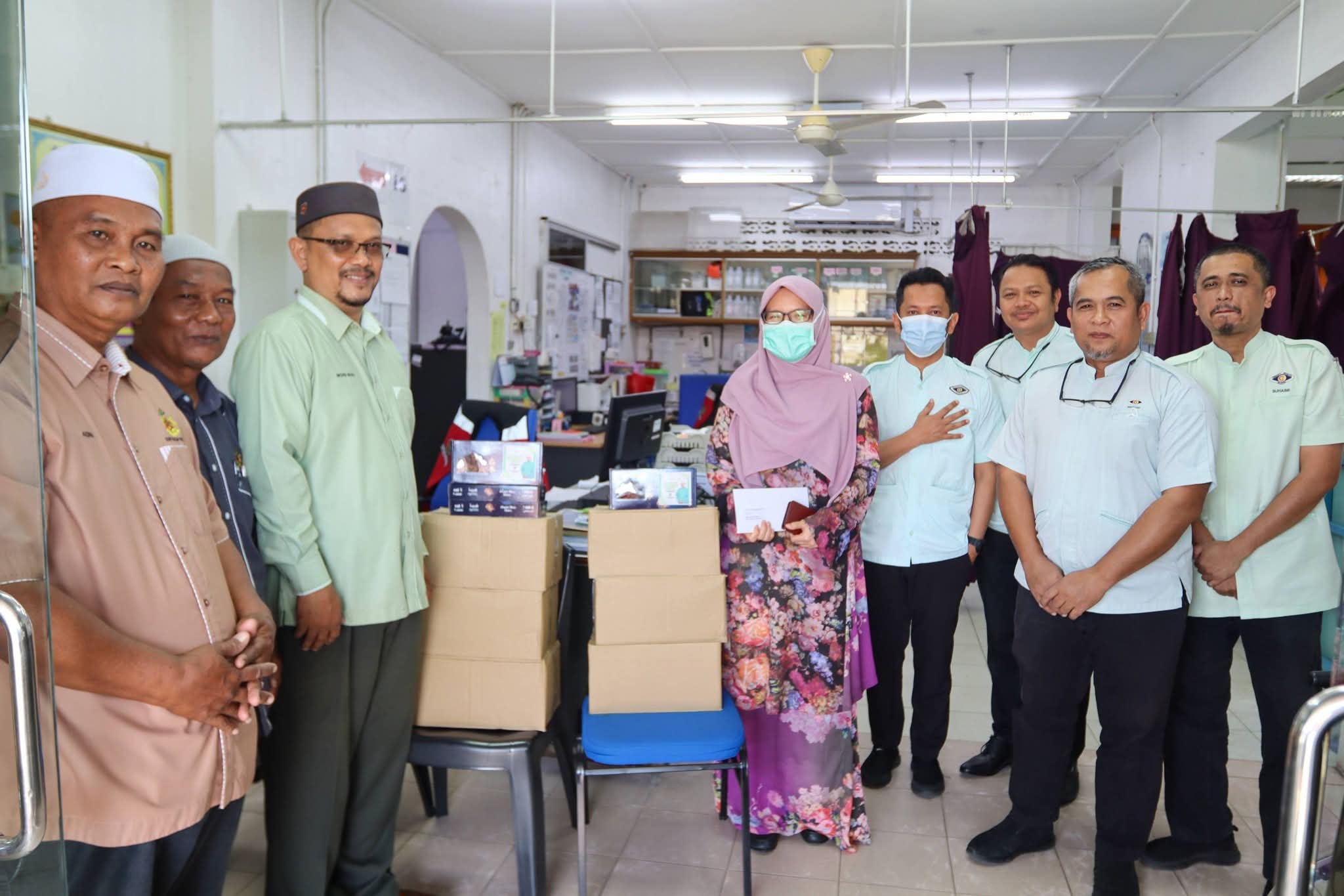 Petugas barisan hadapan disantuni sempena Ramadan