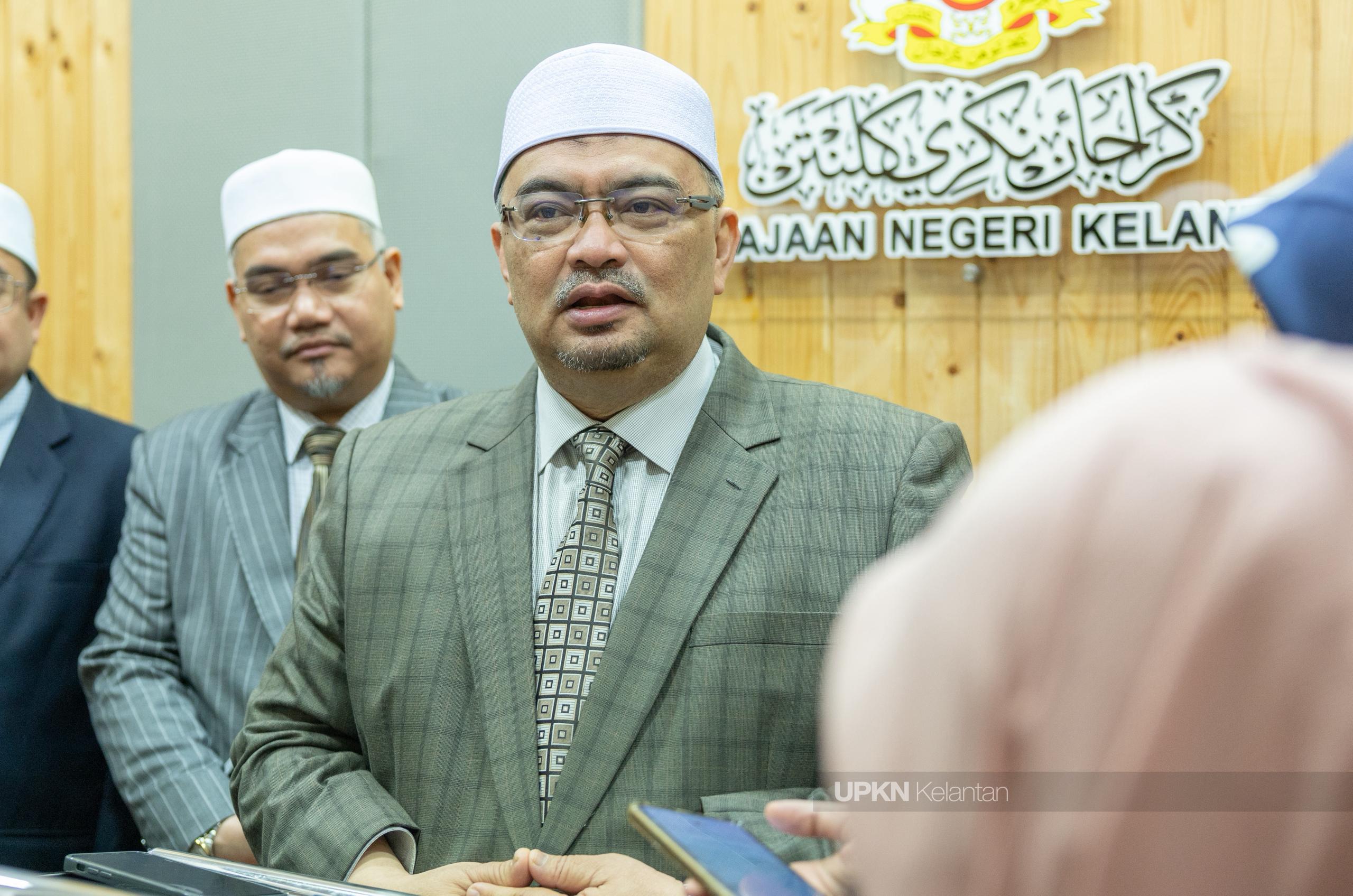 Lelaki berpakaian duyung telah ditahan, disiasat mengikut Kanun Jenayah Syariah