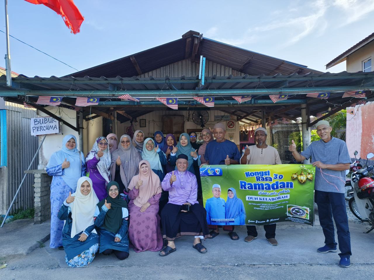300 bubur pulut hitam diagih kepada warga Kampung Kelaboran