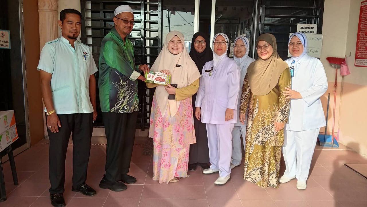 Warga klinik sekitar DUN Tawang terima kit Ramadan
