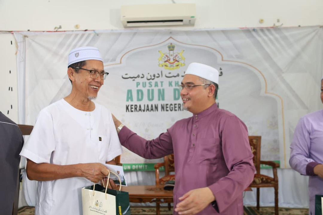 Penggali Kubur antara 256 penerima keraian sempena Aidilfitri DUN Demit