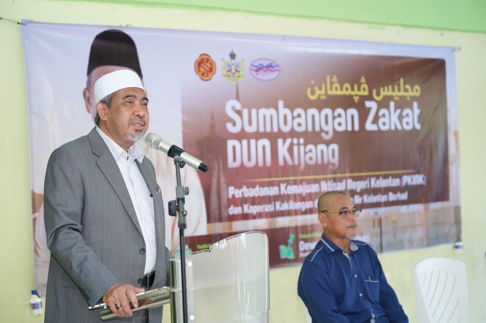 300 asnaf DUN Kijang terima sumbangan zakat PKINK dan KOOP-Air
