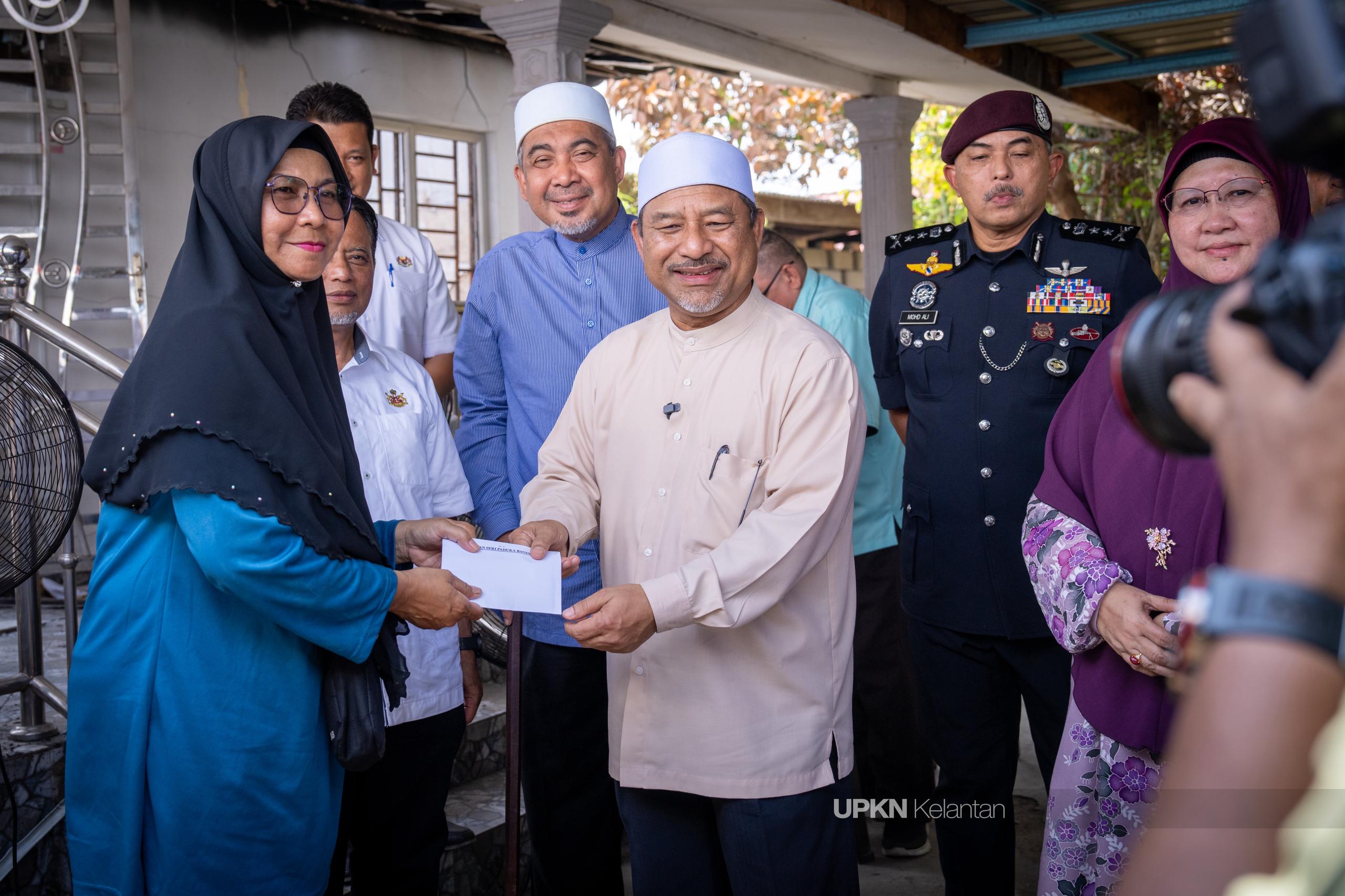 MB Kelantan ziarah mangsa kebakaran, Dato’ Dr Izani cadang bantuan sewa rumah enam bulan
