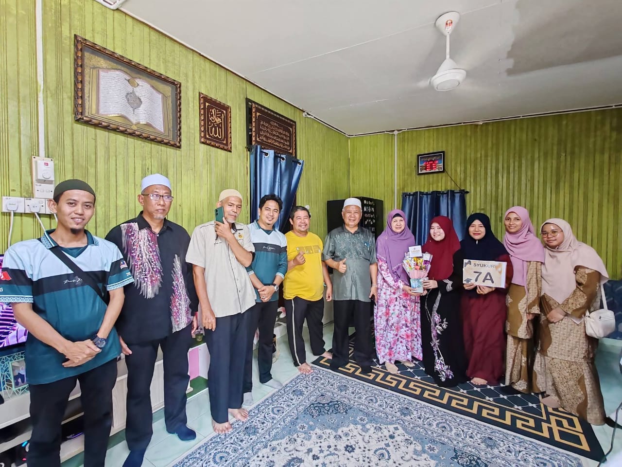 ADN Kelaboran santuni pelajar cemerlang SPM melalui ziarah rumah ke rumah