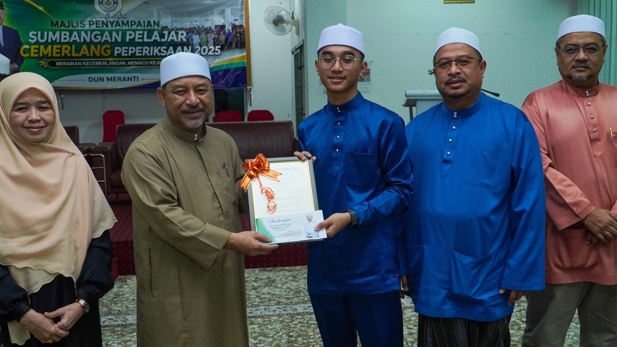 54 pelajar cemerlang DUN Meranti terima RM10,800