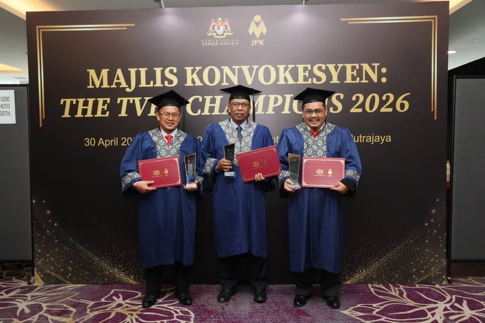 Dua exco Kelantan terima diploma TVET