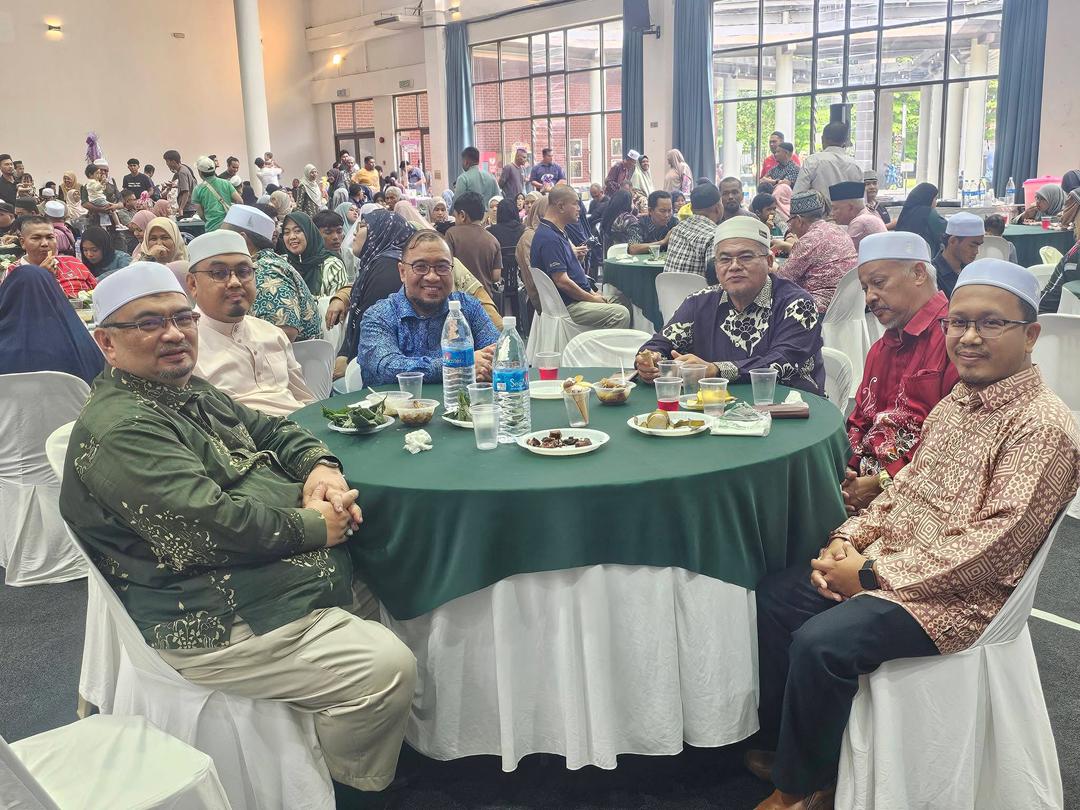 Empat pemimpin Machang santuni 1000 "Anak Mache" di Lembah Klang