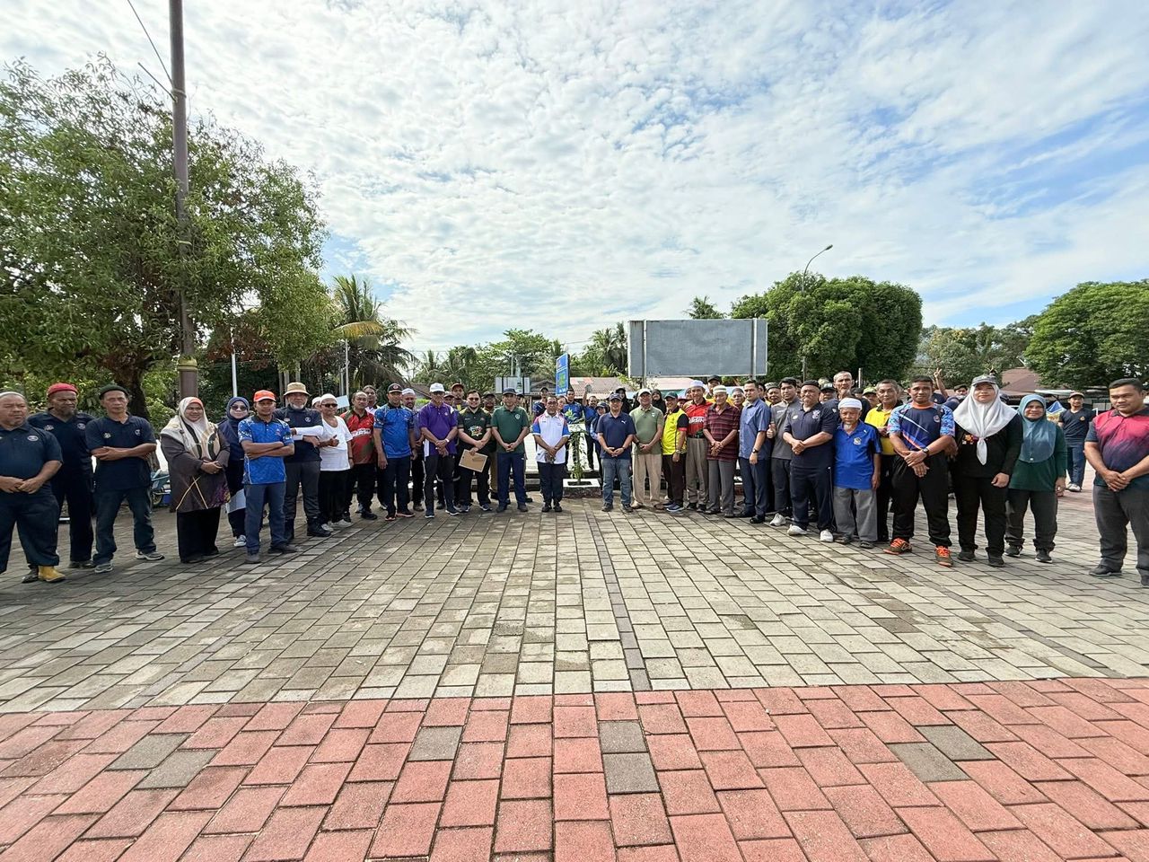 Gotong-Royong Perdana LA21 pupuk kesedaran kebersihan komuniti