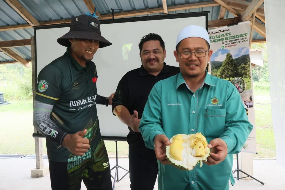RM100,000 disalur kepada pekebun durian, Kelantan Sasar Pasaran Durian Premium