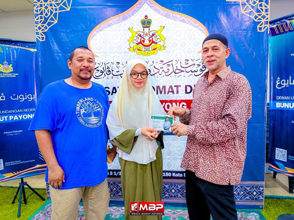50 mahasiswa baharu DUN Bunut Payong terima sumbangan pendidikan