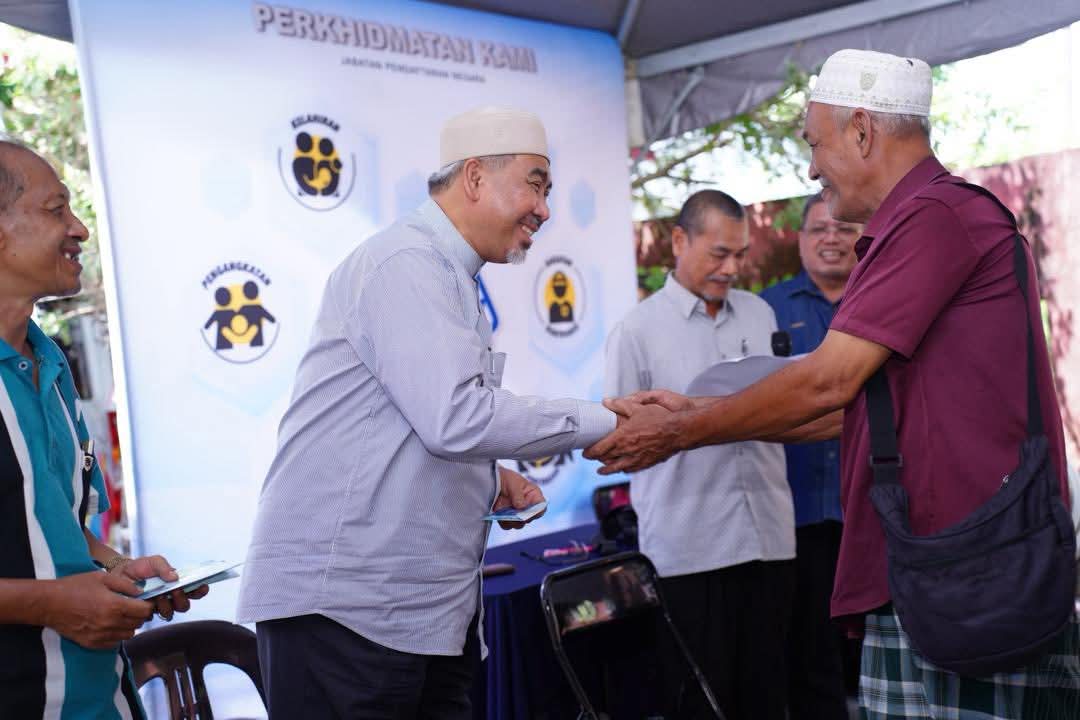 ADN Kijang salur sumbangan peribadi kepada mangsa kebakaran Kampung Cina Gok Kapur