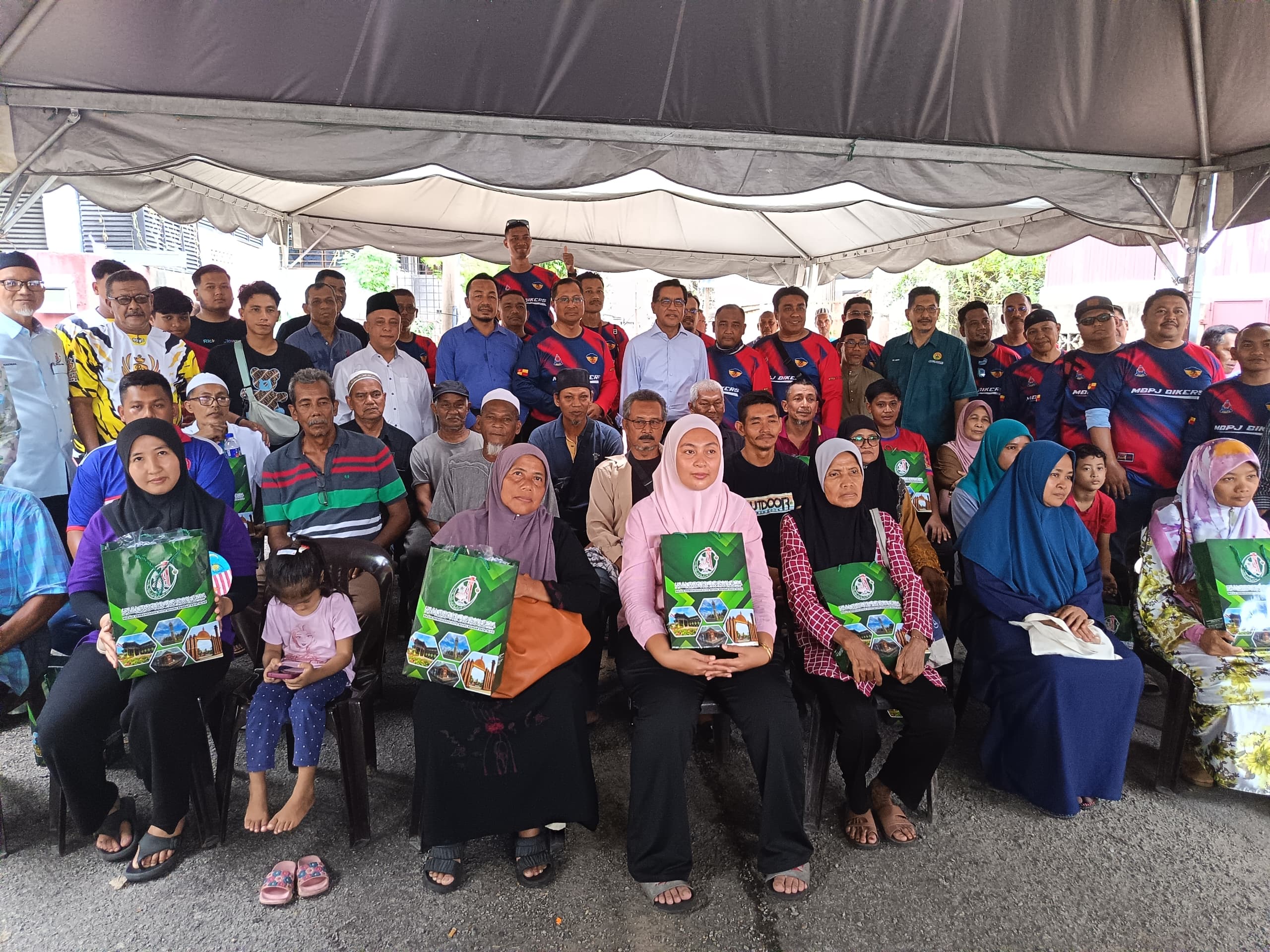 MPKB-BRI, MBPJ hulur bantuan kepada mangsa kebakaran di Kampung Cina