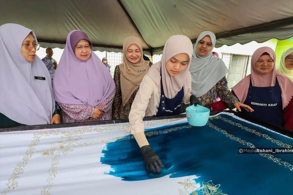PPKK Machang perkasa komuniti melalui keusahawanan Batik Terap