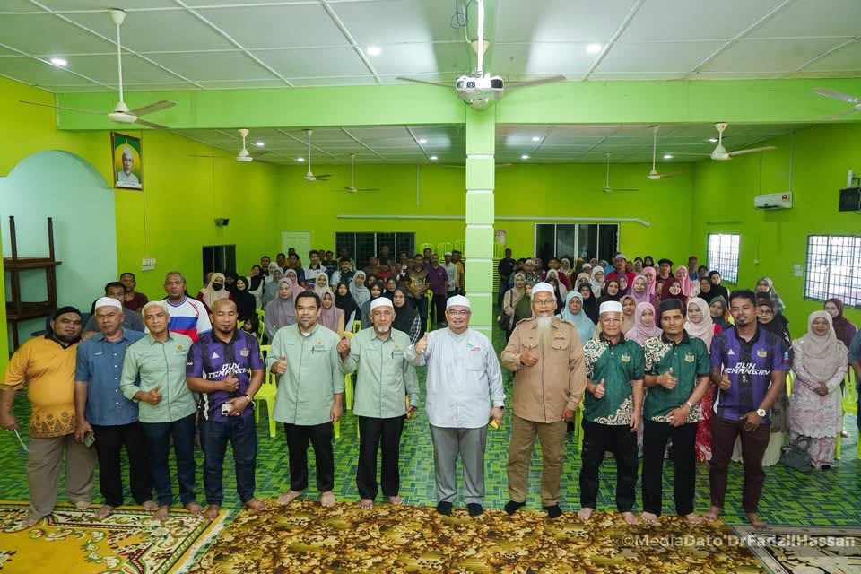 97 pelajar DUN Temangan terima bantuan kecemerlangan dan sumbangan IPTA/IPTS