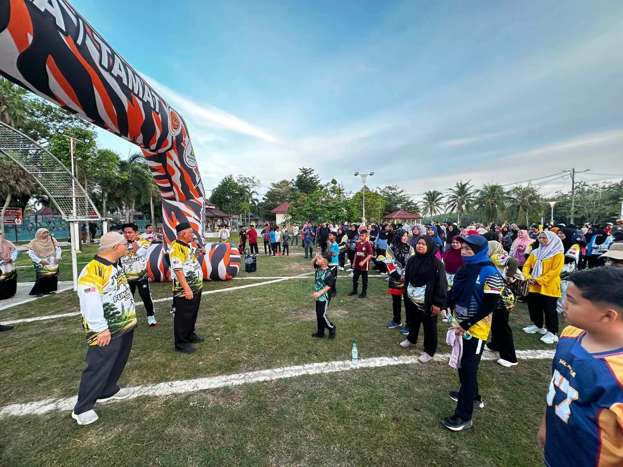 500 peserta jayakan Tumpat Fit dan Fun Walk, budaya hidup sihat perlu diteruskan – YB Mohd Adanan