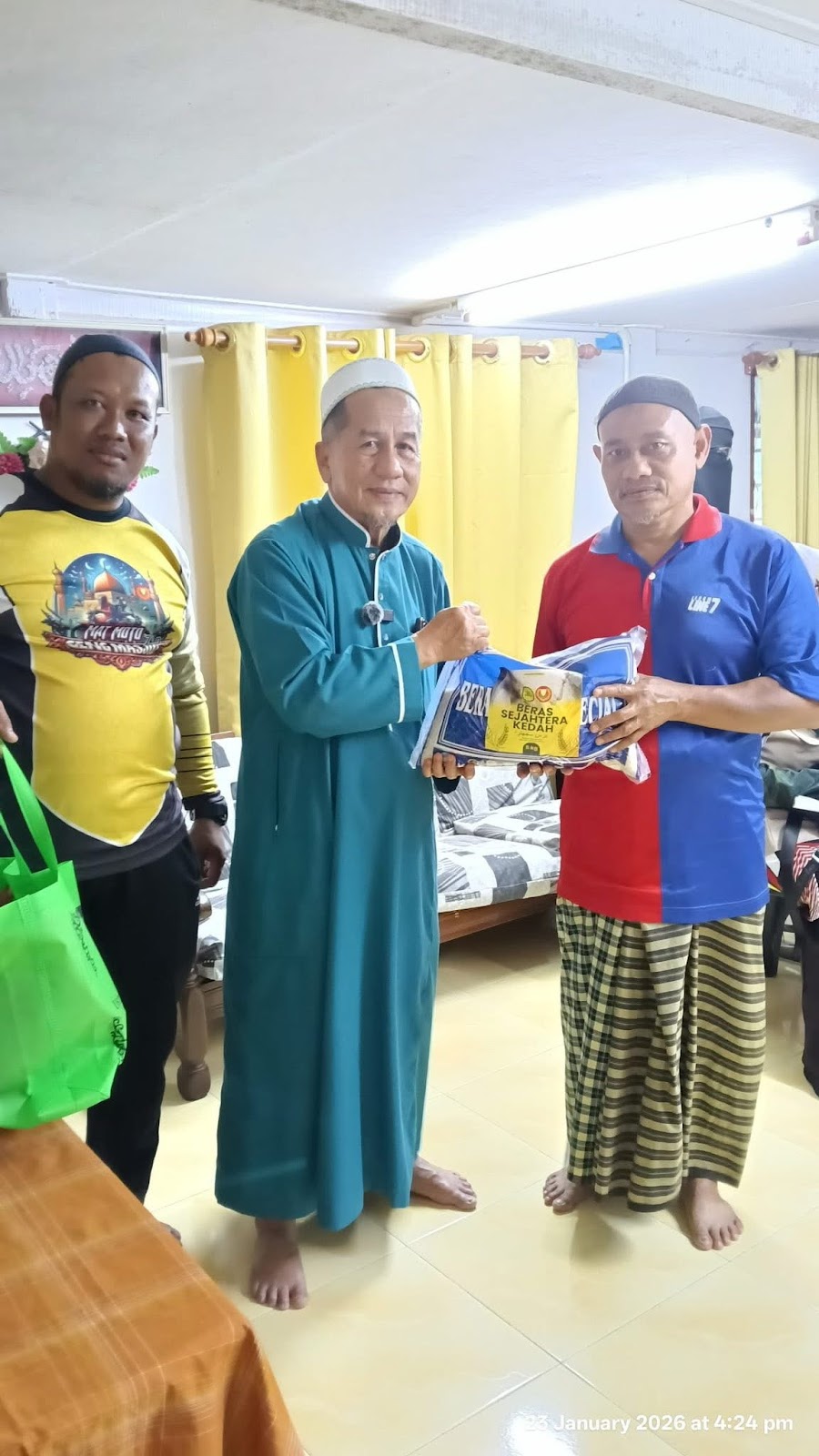Penyampaian Sumbangan Beras Sejahtera.