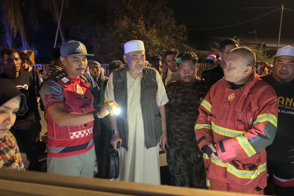 Kebakaran libatkan lapan rumah di Kedai Buloh, ADN Kijang segera turun padang