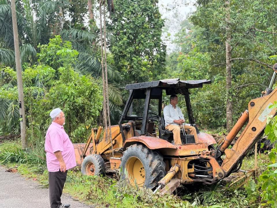 Laluan masuk Jeram Linang dibersihkan, mudahkan pengunjung dan penjaja -YB Mohd Rodzi