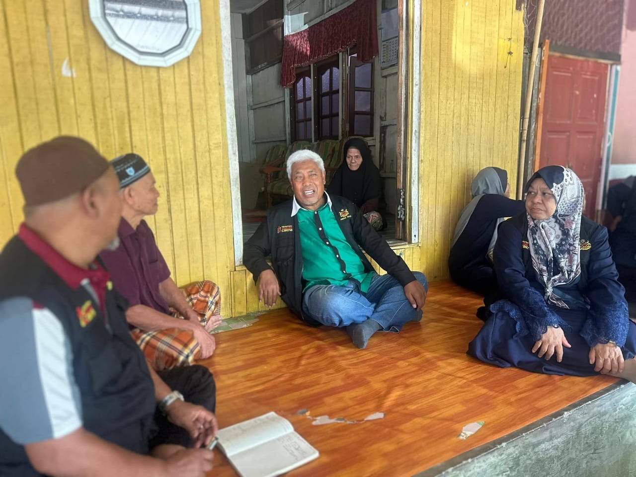 SKC Kuala Balah santuni 12 keluarga uzur dan sakit di Batu Melintang